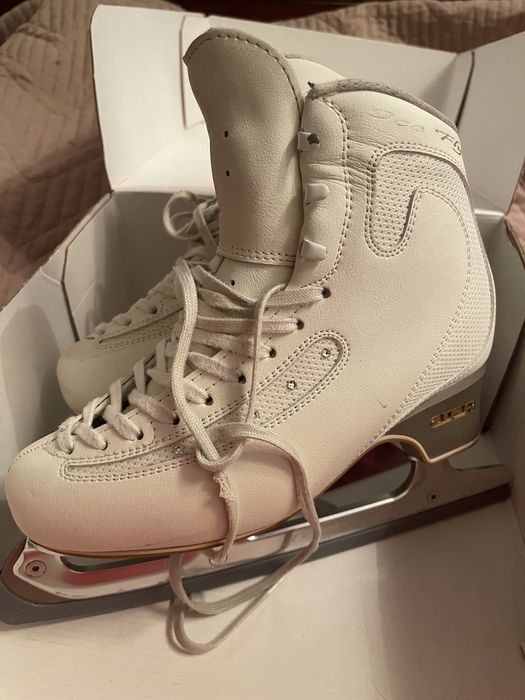 Ботинки Edea Ice Fly 245 + лезвия Matrix Supreme