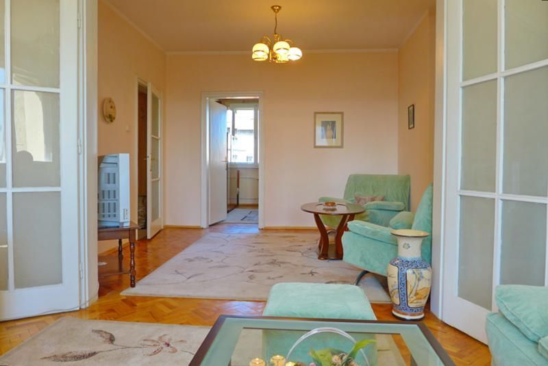 Дава се под наем Тристаен апартамент в София, Център - 120 кв.м за 700 € - Снимка #1