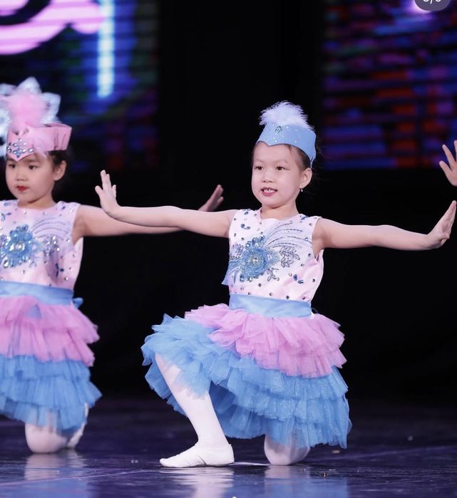 Продаются костюмы