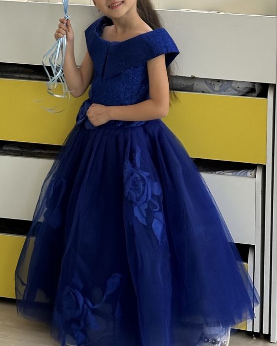 Шикарное платье на 6-7 лет