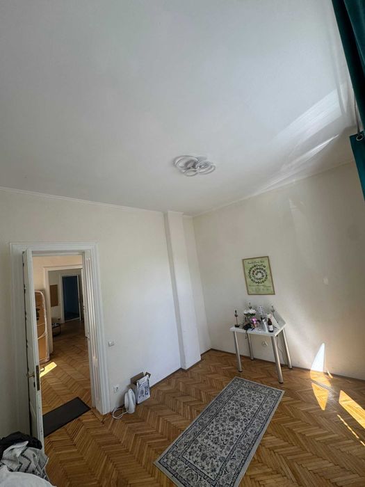 Inchiriez camera in casa interbelica