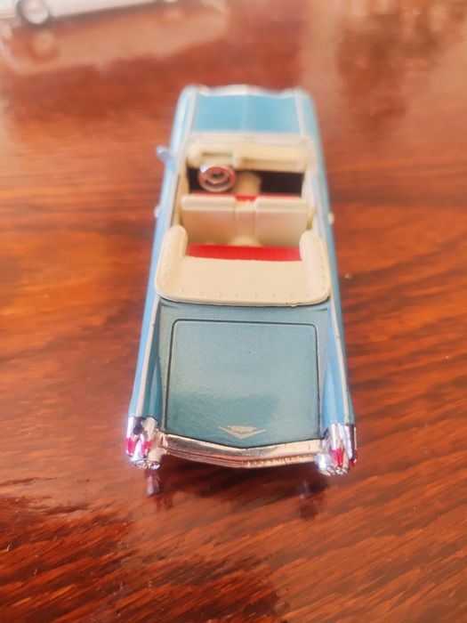 2 бр. Cadilac 1/43