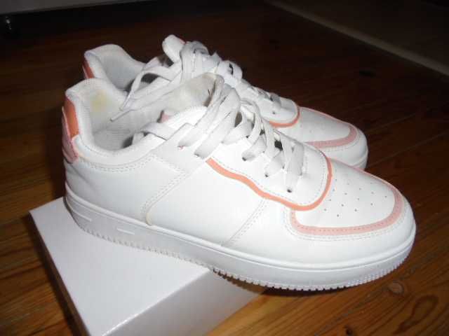 Бели кецове-номер 40