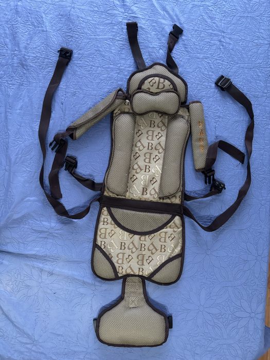 Детское бескаркасное автокресло