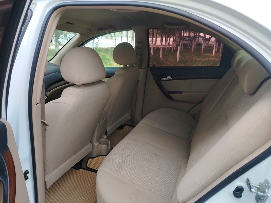 Нексия 3 беживий салон