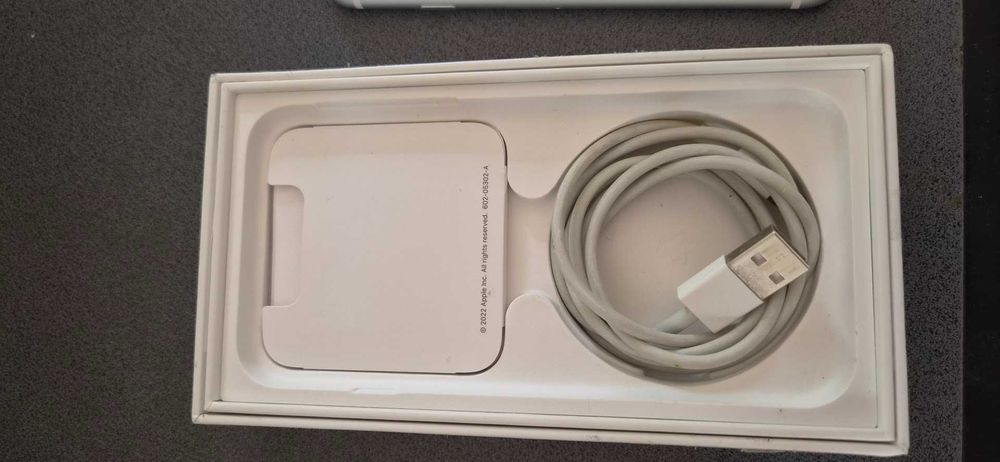 iPhone SE 2 (2020) – 64GB, eSIM, baterie 85%, stare bună