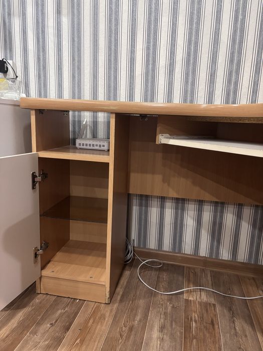 Столы письменный и компьютерный