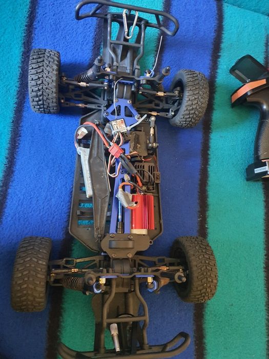 se vinde automodel  traxx flaș 4wd