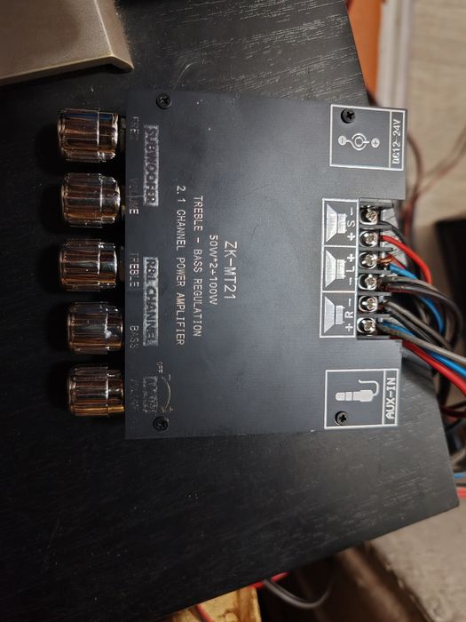 Продам усилитель почти новый