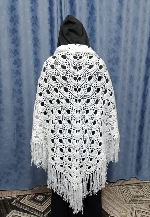 Продам шаль ручной работы.