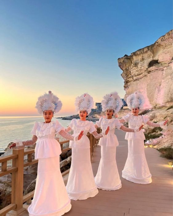 Арзан бағада ансамбль костюмдері сатылады