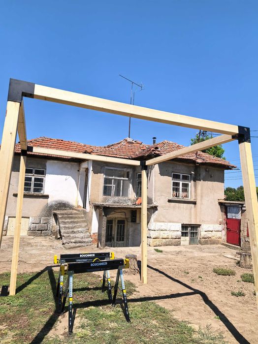 Дървена пергола с метални конектори
