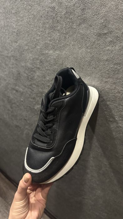 Продам обувь 3 пары