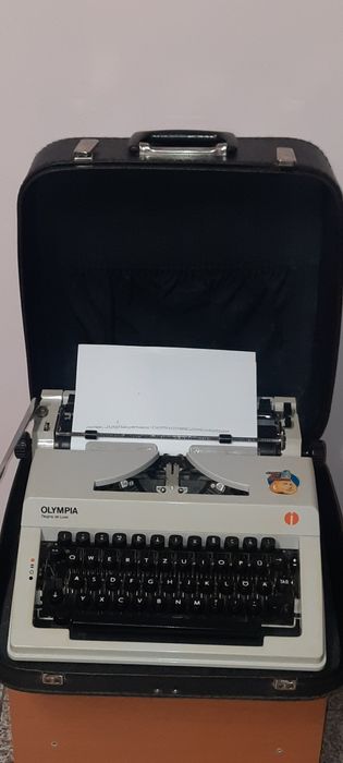 Mașină de scris Olympia Regina de luxe impecabilă