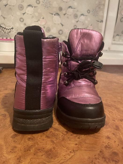 продам зимние сапожки на девочку