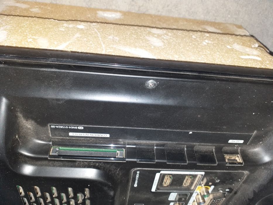 Tv Samsung, se vinde defectă o piesă