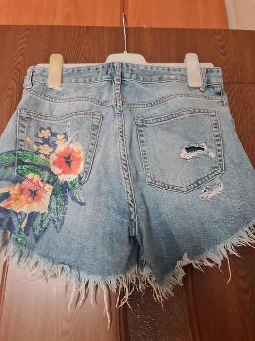 Pantaloni scurti pentru dama