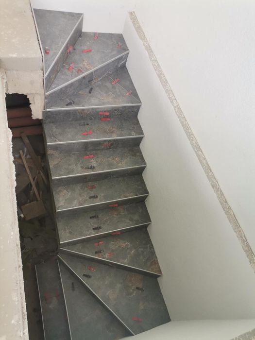 Execut : Gresie și faianță