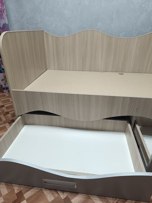 Продам кровать 12000, размер 80 на 180