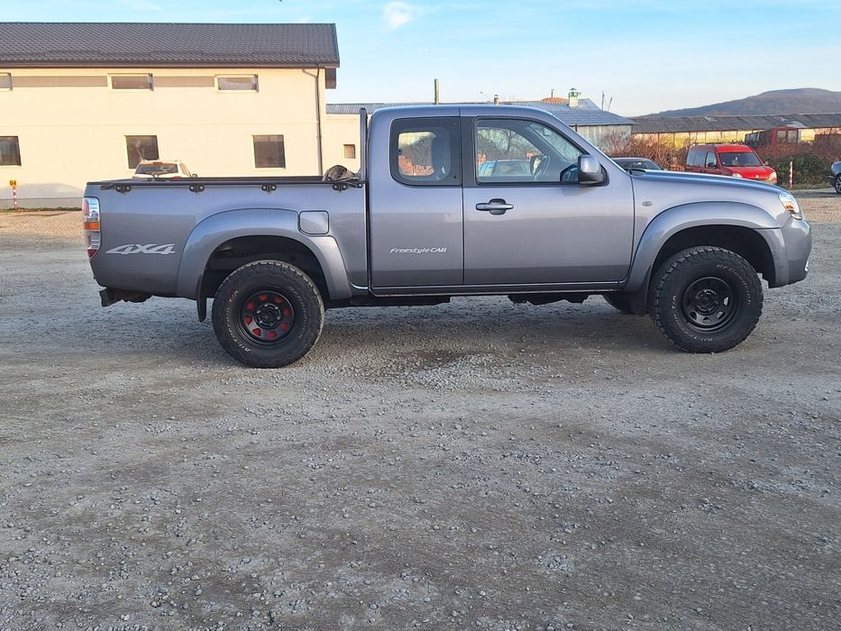 Mazda bt50 2.5 diesel 4x4 mic mare clima an 2010