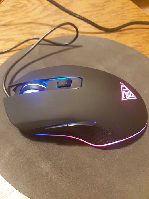 Vand mouse Gamdias RGB si mousepad noi