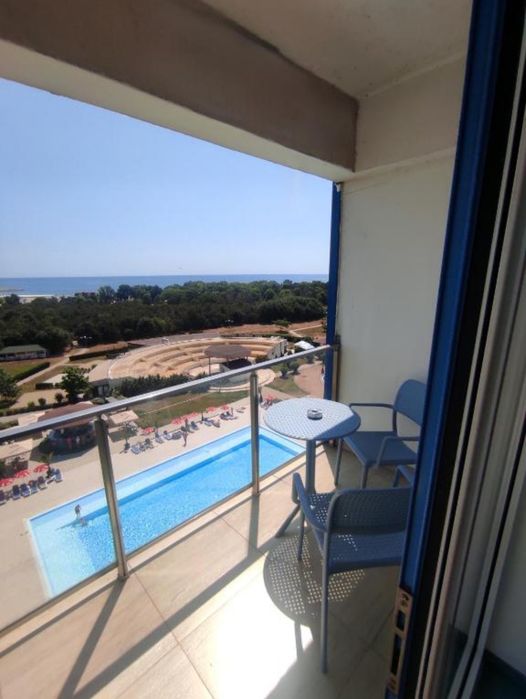 Camera cu vedere la mare, acces gratuit la piscina și aer condiționat