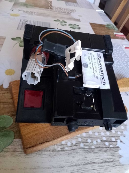 Продавам комплект пепелник и запалка за ауди А3