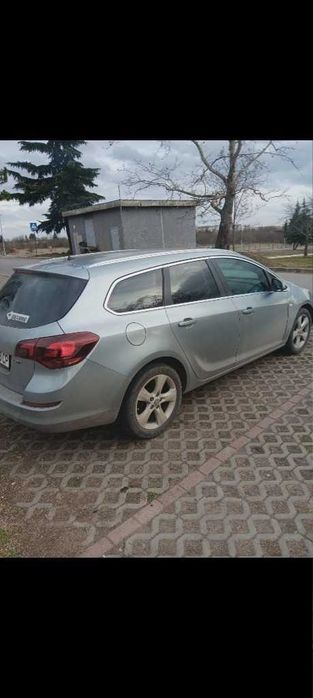 Продавам Опел Астра J 2.0 CDTI