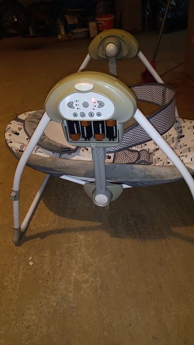 Leagan folosit pentru bebeluși. Se ridica personal din zona Lujerului.