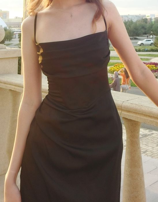 Вечернее платье атласное черное