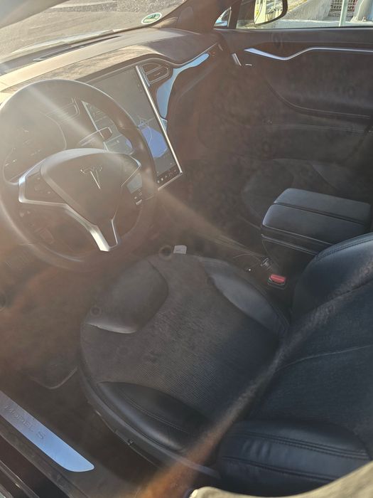Tesla Model S 85D