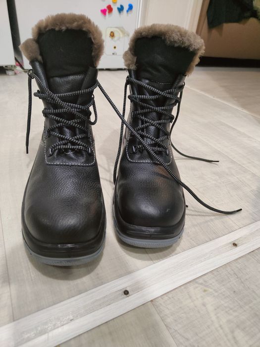 Продам спец обувь 44 размер