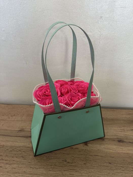 Ръчно изроботени сатенени рози и мечета