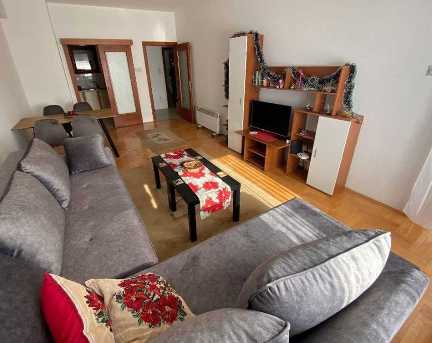 Дава се под наем Двустаен апартамент в Пловдив, Изгрев - 65 кв.м за 229.5 € - Снимка #1