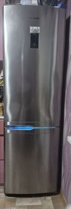 Холодильник Samsung