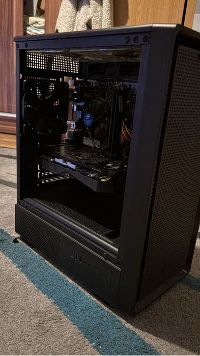 Vând pc cu intel i5 si radeon