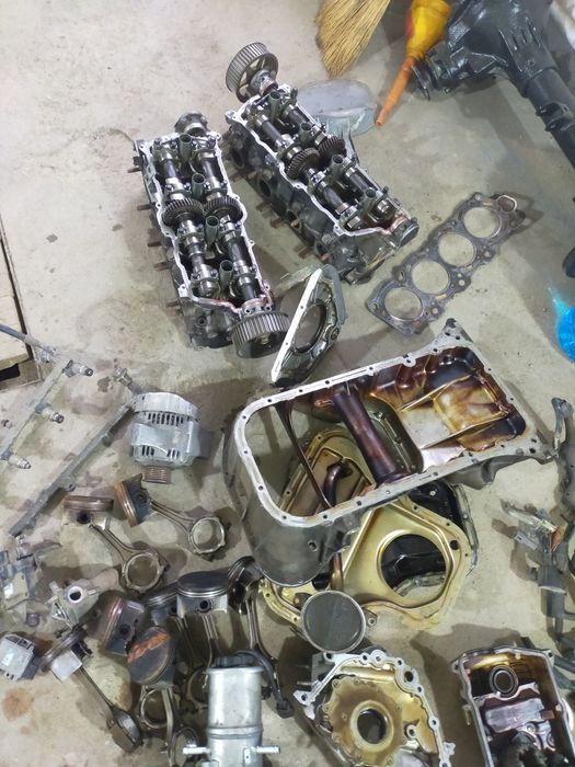 Двигатель 1 Uz по запчастям.