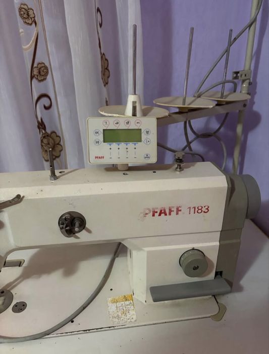 Mașină de cusut industrială PFAFF1183