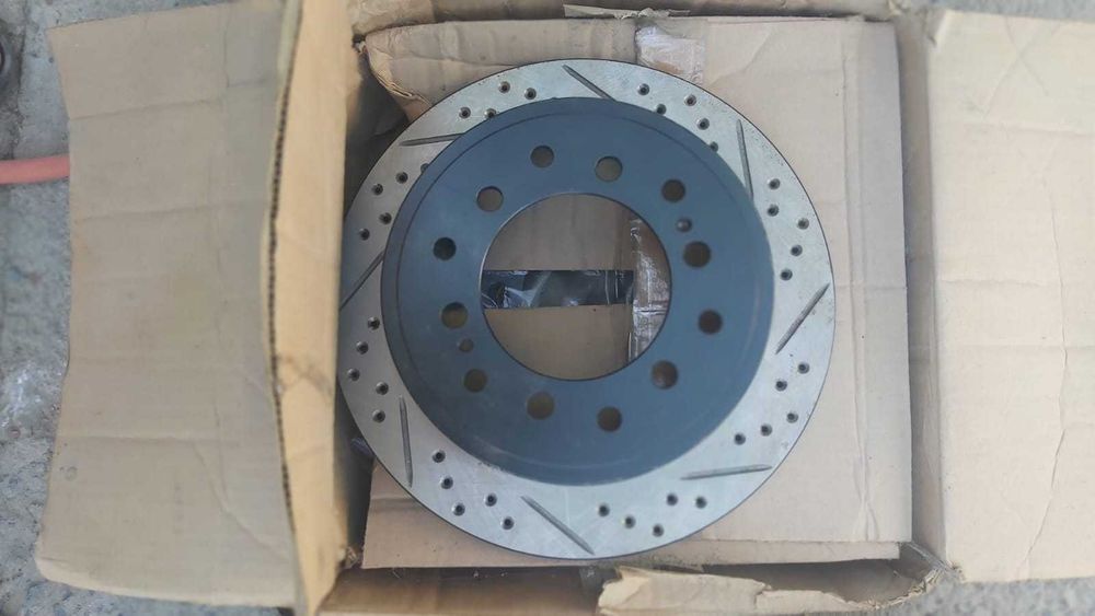 Тормозные перфорированные диски R1 Concept, тормозные шланги StopTech