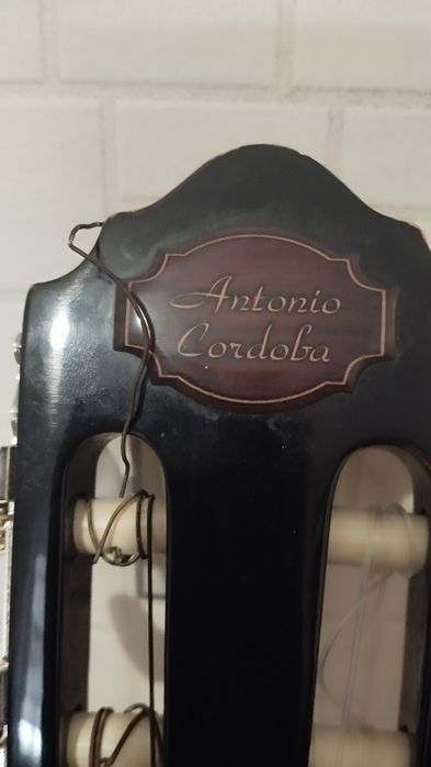 Продам акустическую гитару