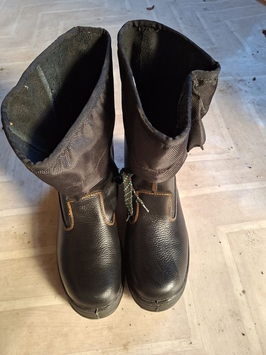 Продам спец обувь