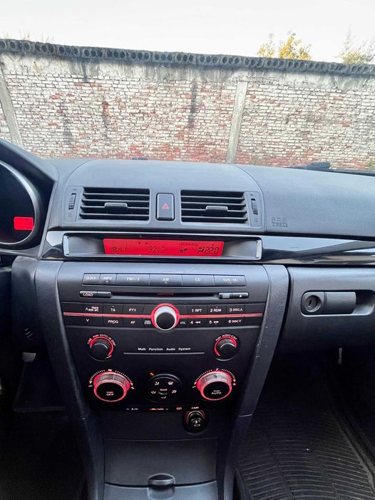 Mazda 3 2004 sedan, 1.6 benzina, 170986 Km