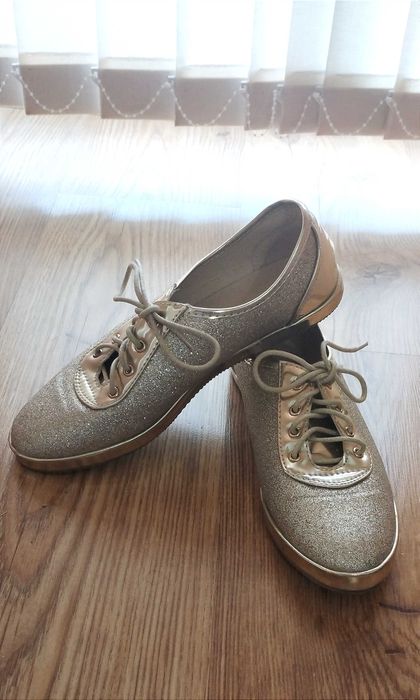 Дамски Златни обувки с връки