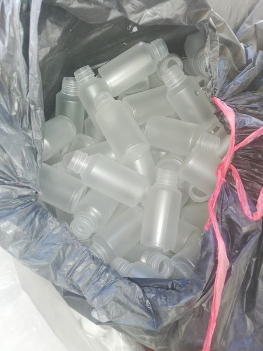 Sticluțe 50 ml din plastic cu dop filetabil 0,5 lei/buc.