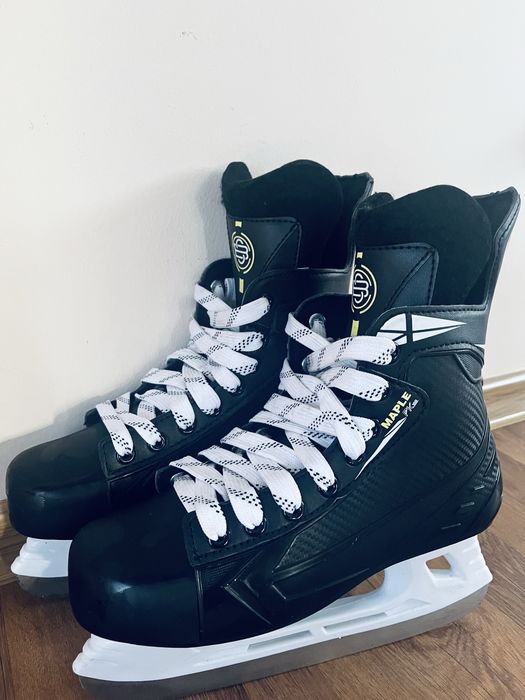 Коньки от бренда Maple