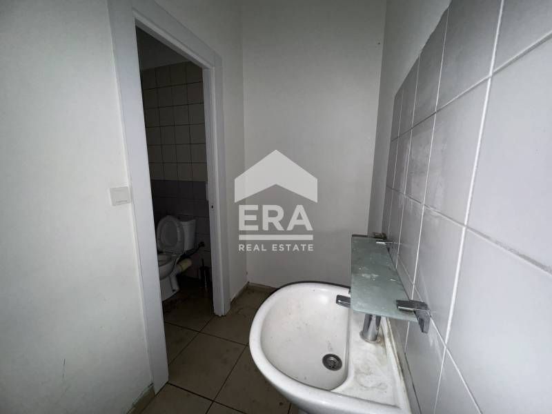 Дава се под наем Промишлена сграда в Хасково, Промишлена зона - Изток - 980 кв.м за 3920 € - Снимка #5