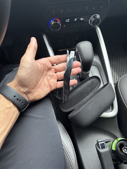 Oakley meta qora xamelyon