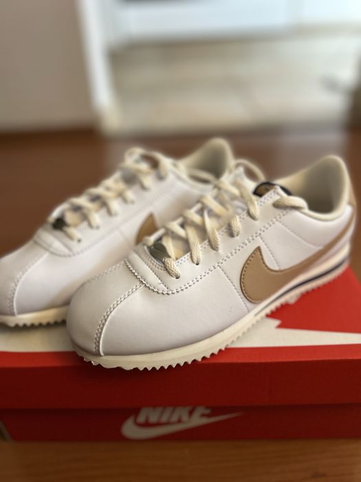 Бели Маратонки Найк (Nike)