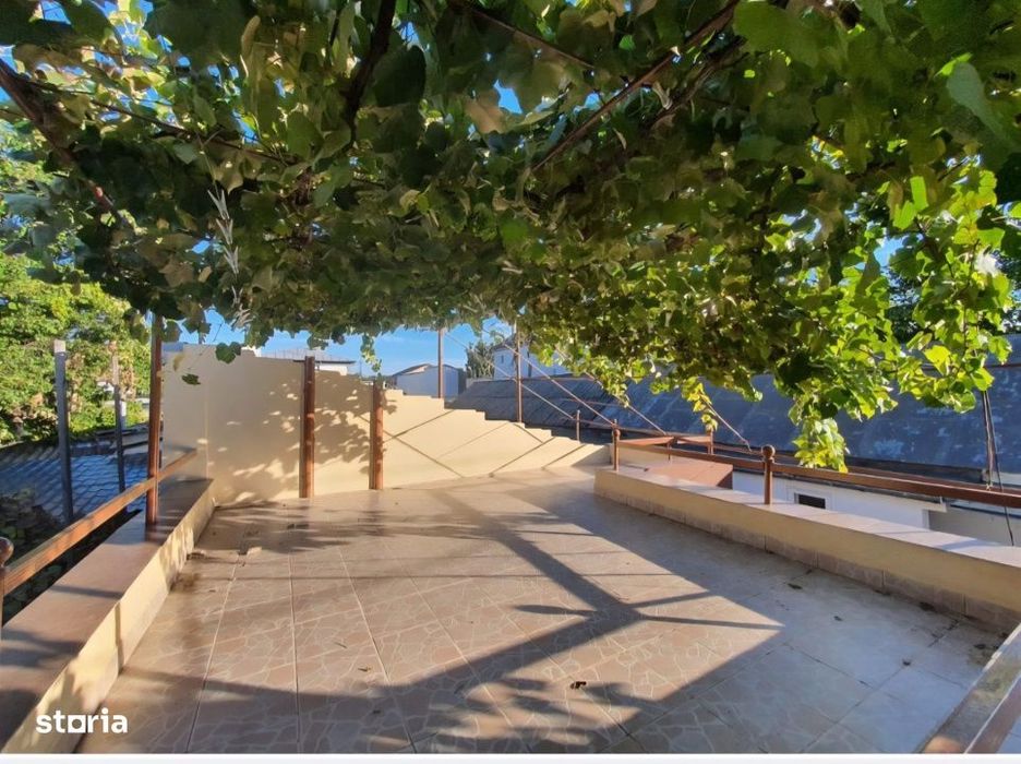 Casa la cheie 3 camere decomandate, zona Medeea