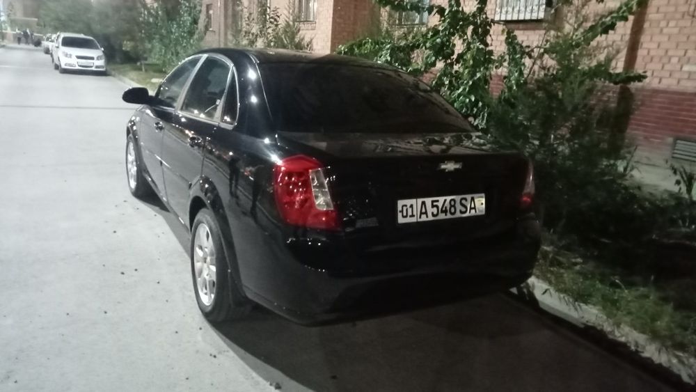 Машина Chevrolet Gentra продаётся